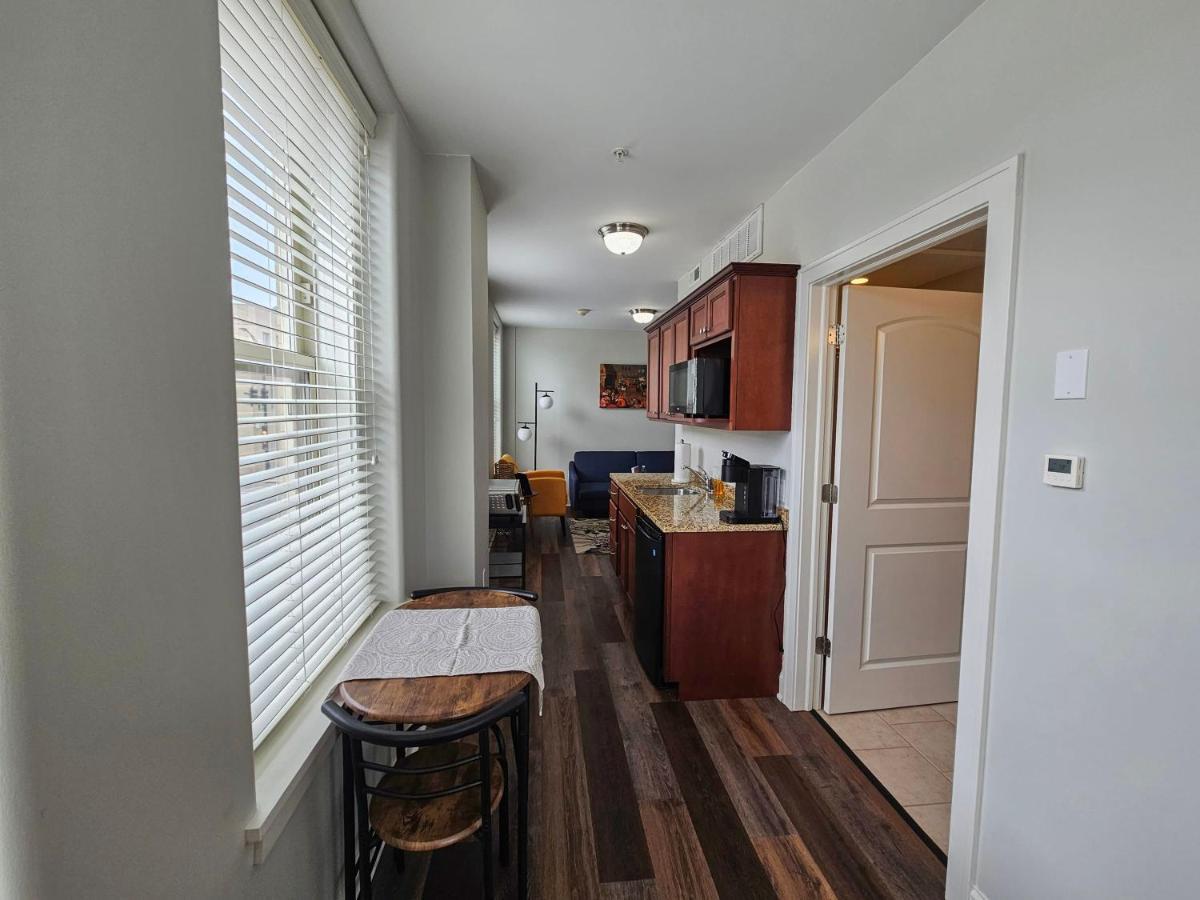 Gorgeous And Spacious Studio At The Historic Inman - 200 Σαμπέιν Εξωτερικό φωτογραφία